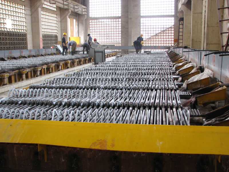 Sản xuất  công nghiệp thường xuyên tiếp xúc với chì