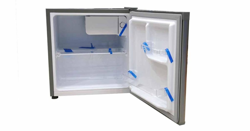 Tủ lạnh Electrolux EUM0500SB thiết kế gọn nhẹ, dung tích 50 lít 