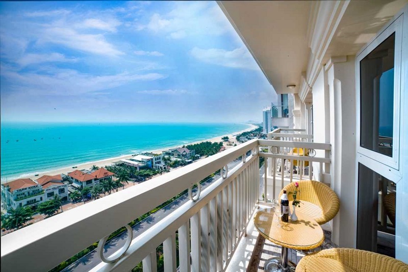 Khách sạn gần biển Mỹ Khê Blue Sun với “view” biển bao la trên tầng thượng