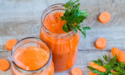 Nước ép cà rốt có tác dụng gì? Uống nhiều có tốt không?