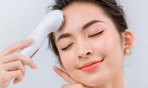 Review 5 máy massage mặt “must-have” của nhiều chị em