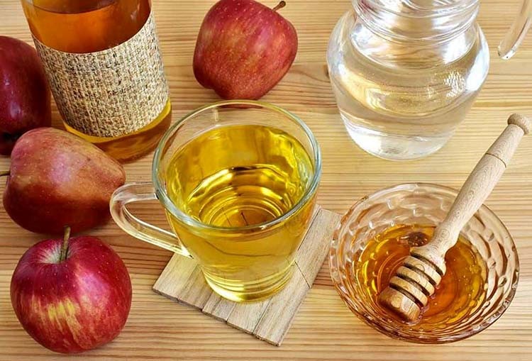 Mật ong - giấm táo giúp chữa lành mụn, giảm viêm và mờ thâm.